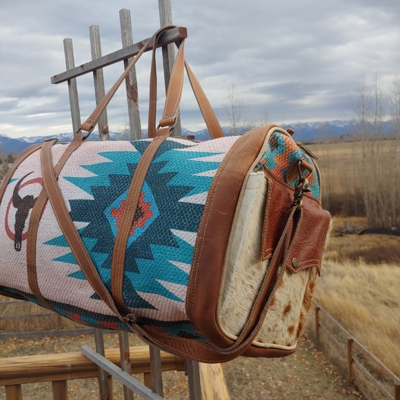 🎁Rug tooled leather duffel bag western tribal New - Picture 16 of 16